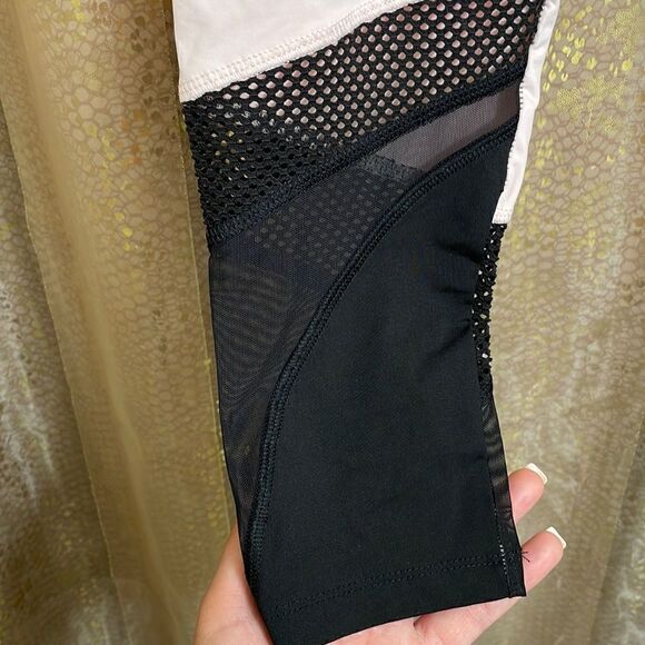 PINK Victoria’s Secret Ultimate gray/light pink/black mesh legging, size M, NWOT - Picture 2 of 7